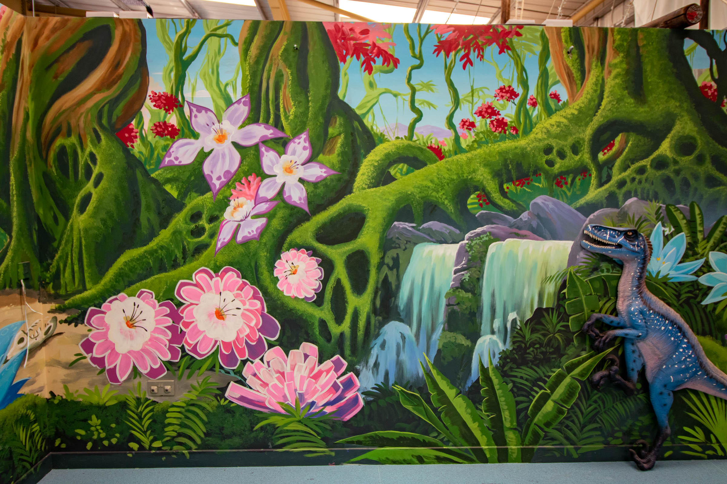 Dinosaur Party Room - Waterfall, huge primordial flowers and mossy tree roots