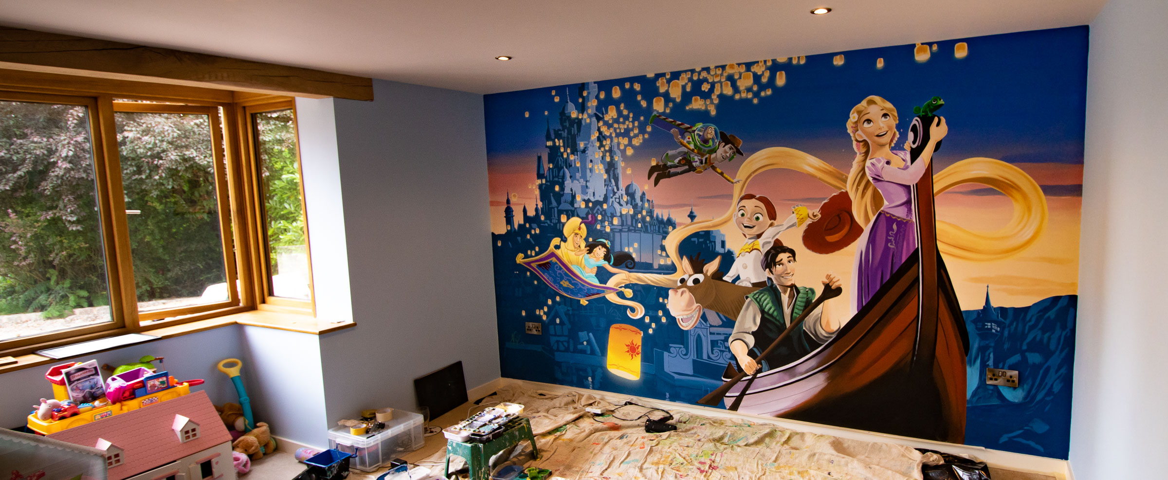 Buzz Lighyear and Woody, "Falling with style" in Disney mural