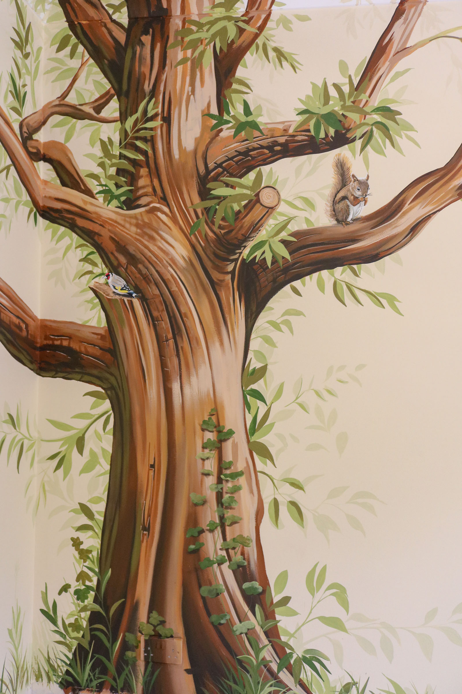 Tree mural trunk area
