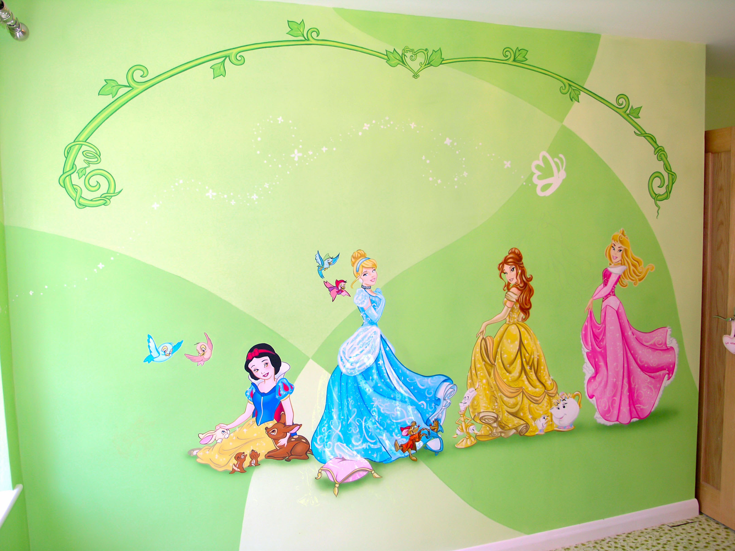 Disney mural in girl's bedroom, main feature wall