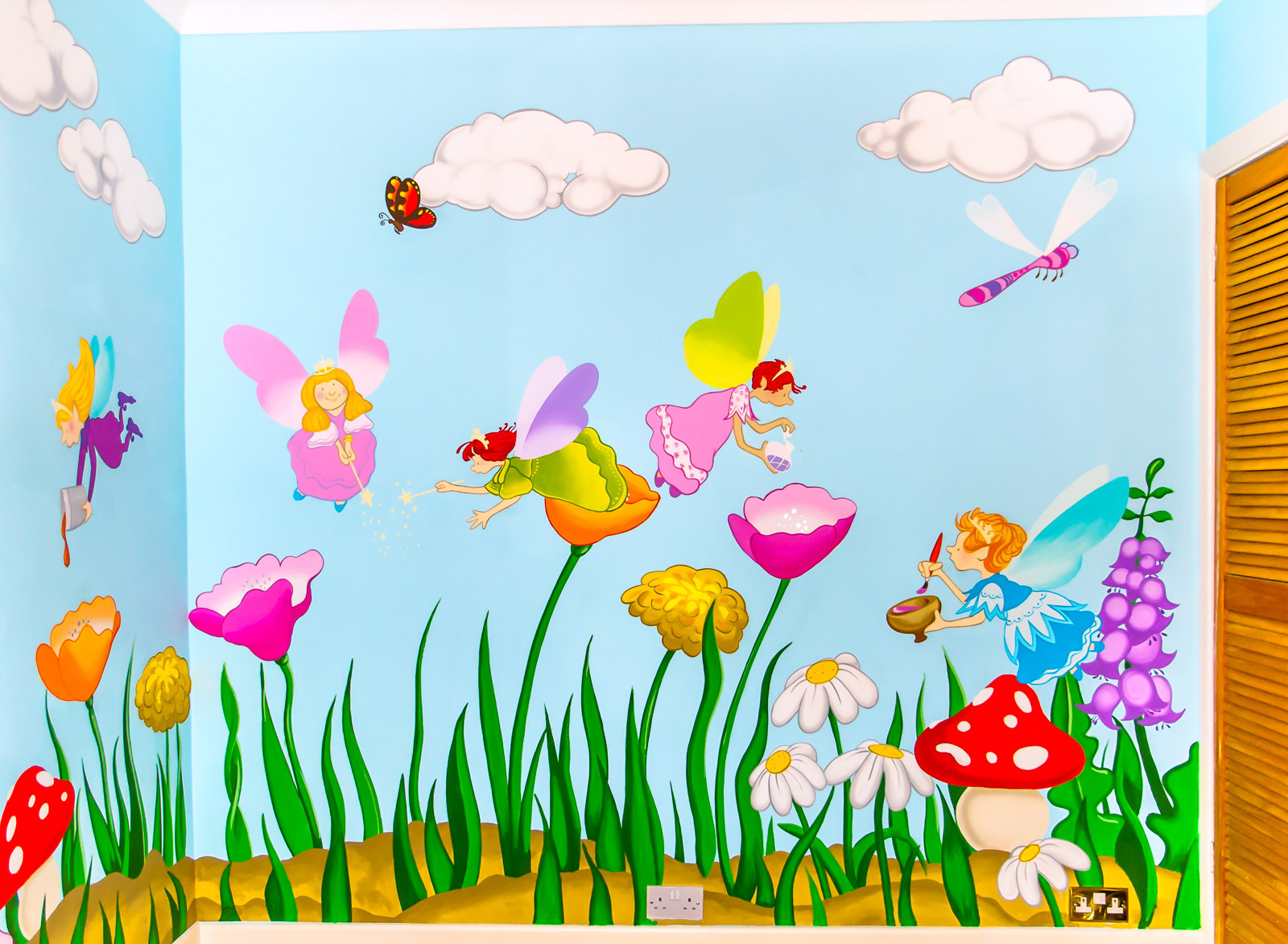 Нарисовать цветы на стене в детском саду