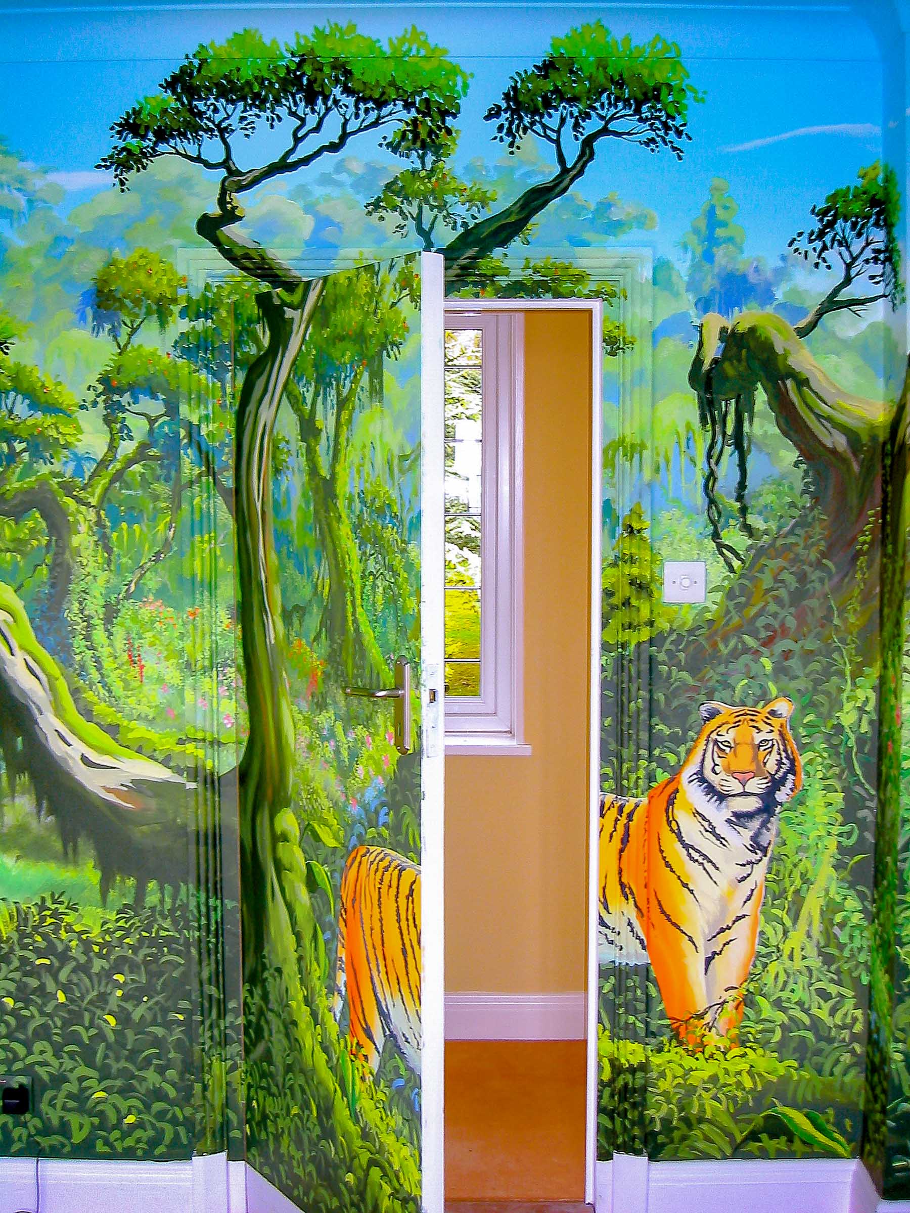 This image shows the bedroom door open, splitting the tiger in half!