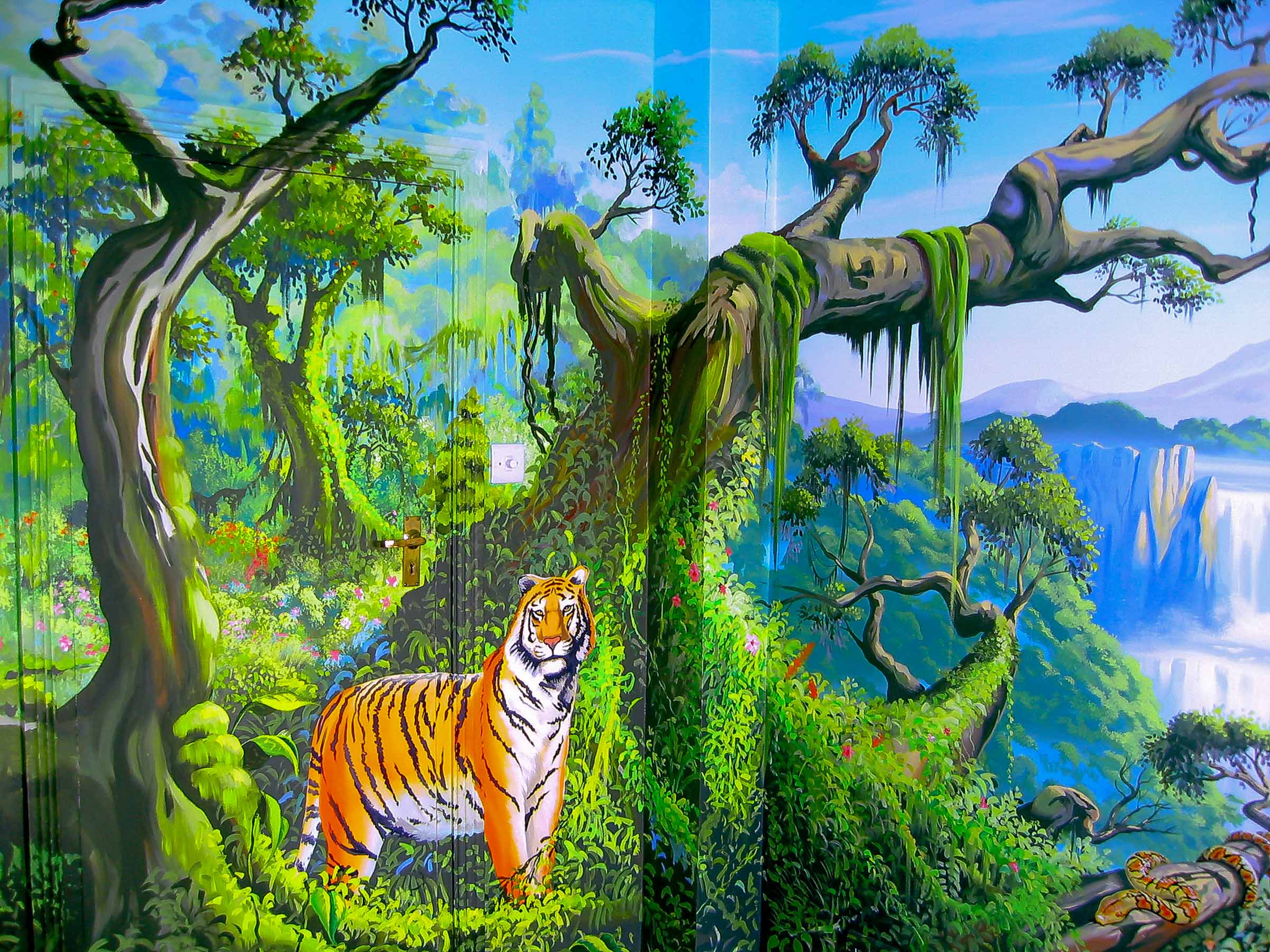 Corner of the jungle mural with tiger, concealing room features like the door and boxed in section